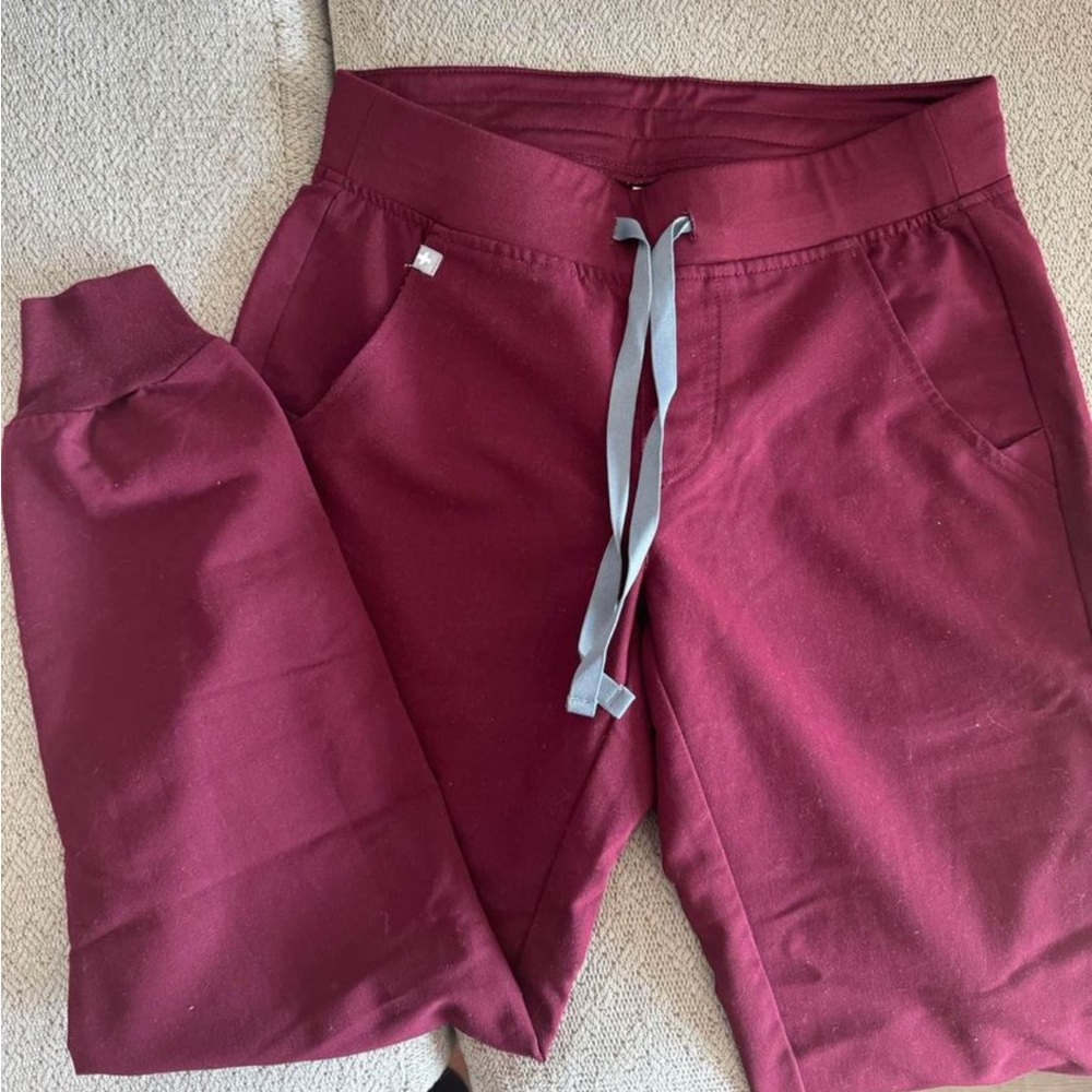 Figs Zamora joggers maroon